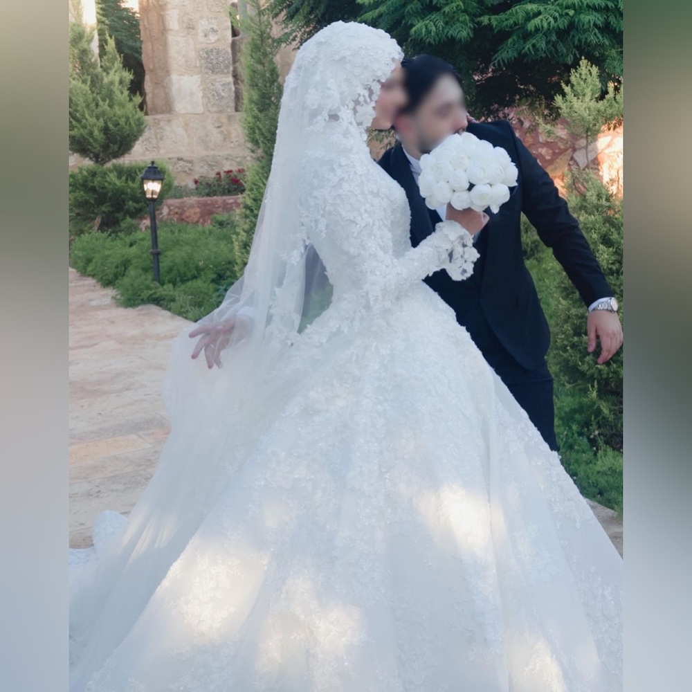 Elegant White Lace Wedding Dress